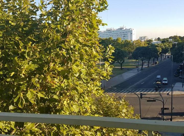 Cómodo 2AMB c/ baño en suite, toilette y amplio balcón y vista al Parque  1