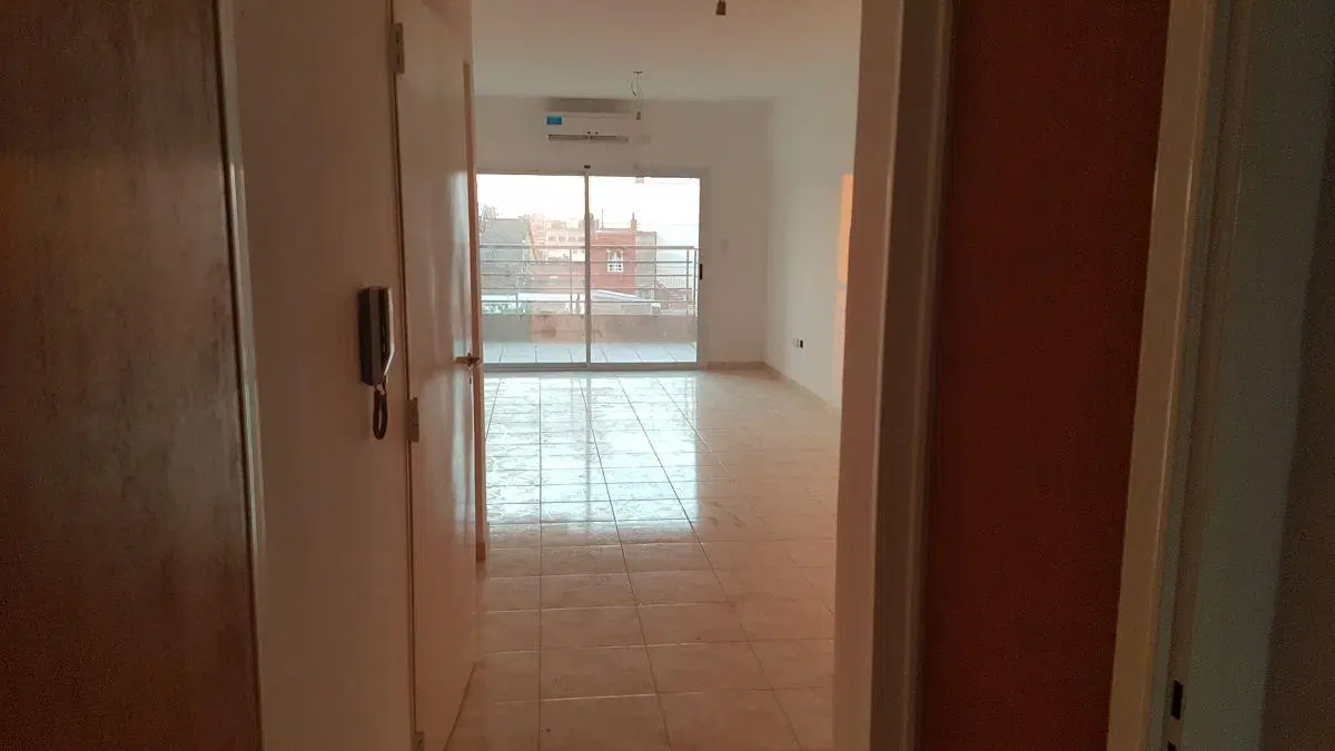 APTO CRÉDITO - 2 amb c/ Cochera. Amplio al Frente. Dormitorio con baño en Suite. Toilette 4