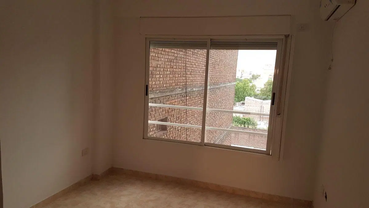APTO CRÉDITO - 2 amb c/ Cochera. Amplio al Frente. Dormitorio con baño en Suite. Toilette 3