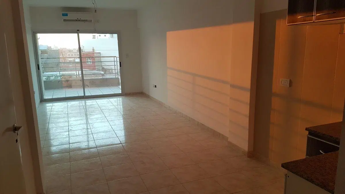 APTO CRÉDITO - 2 amb c/ Cochera. Amplio al Frente. Dormitorio con baño en Suite. Toilette 2