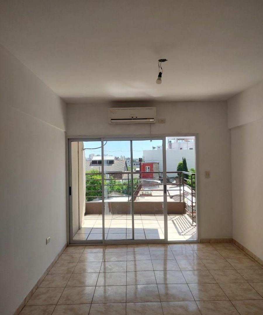 APTO CRÉDITO - 2 amb c/ Cochera. Amplio al Frente. Dormitorio con baño en Suite. Toilette