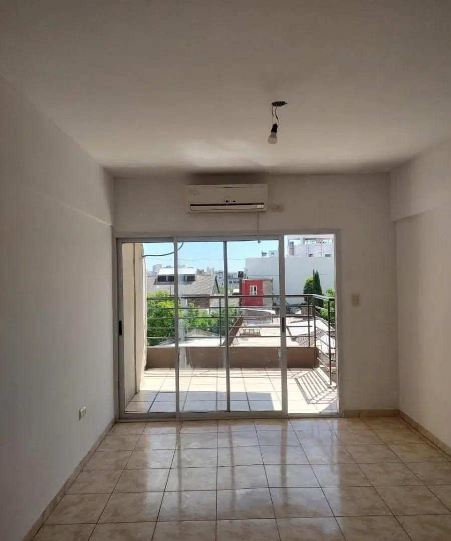 APTO CRÉDITO - 2 amb c/ Cochera. Amplio al Frente. Dormitorio con baño en Suite. Toilette 1