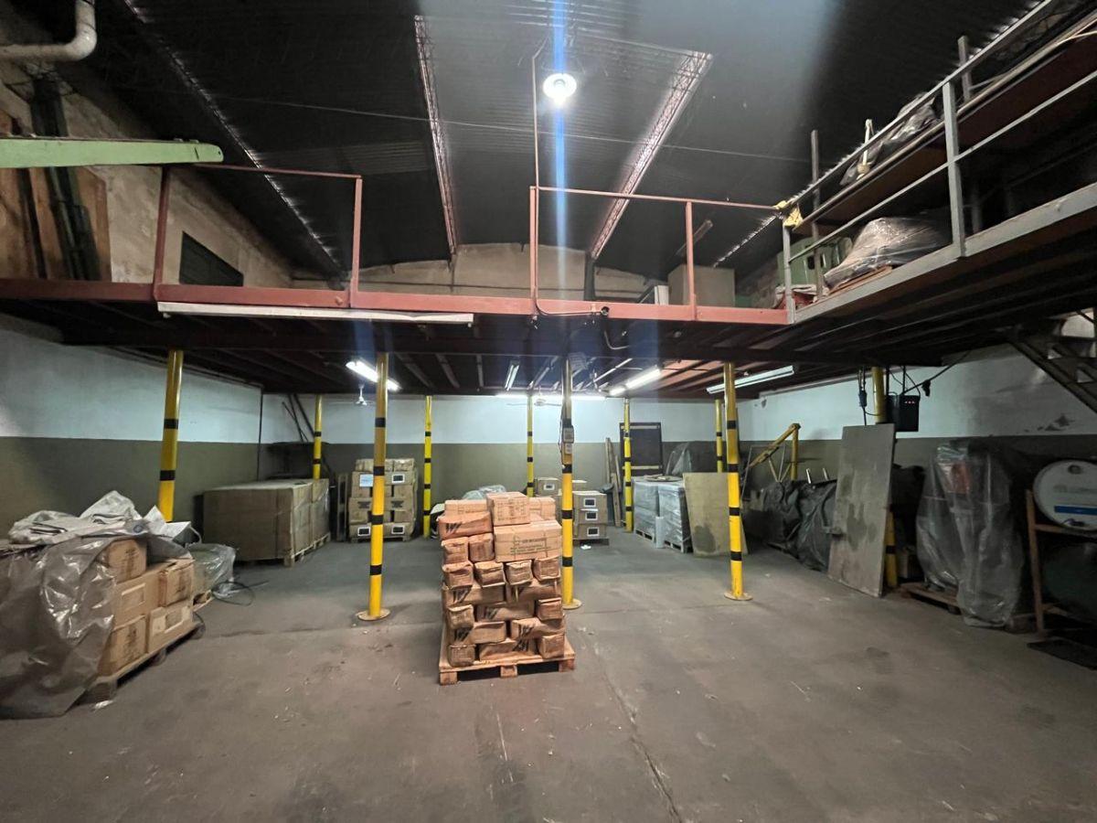 Foto de Depósito de 301 m² en alquiler en Villa Soldati, imagen 2