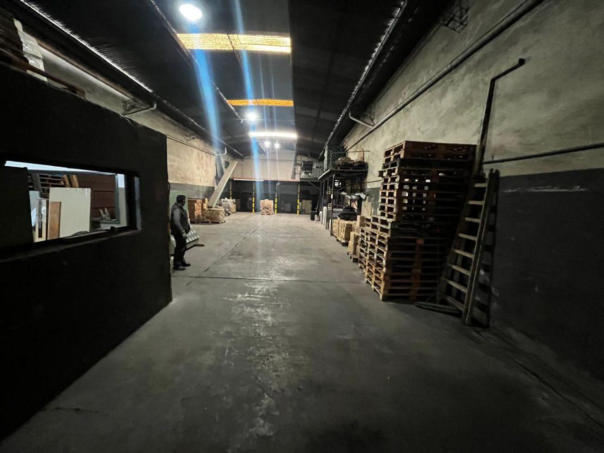 Foto de Depósito de 301 m² en alquiler en Villa Soldati, imagen 5