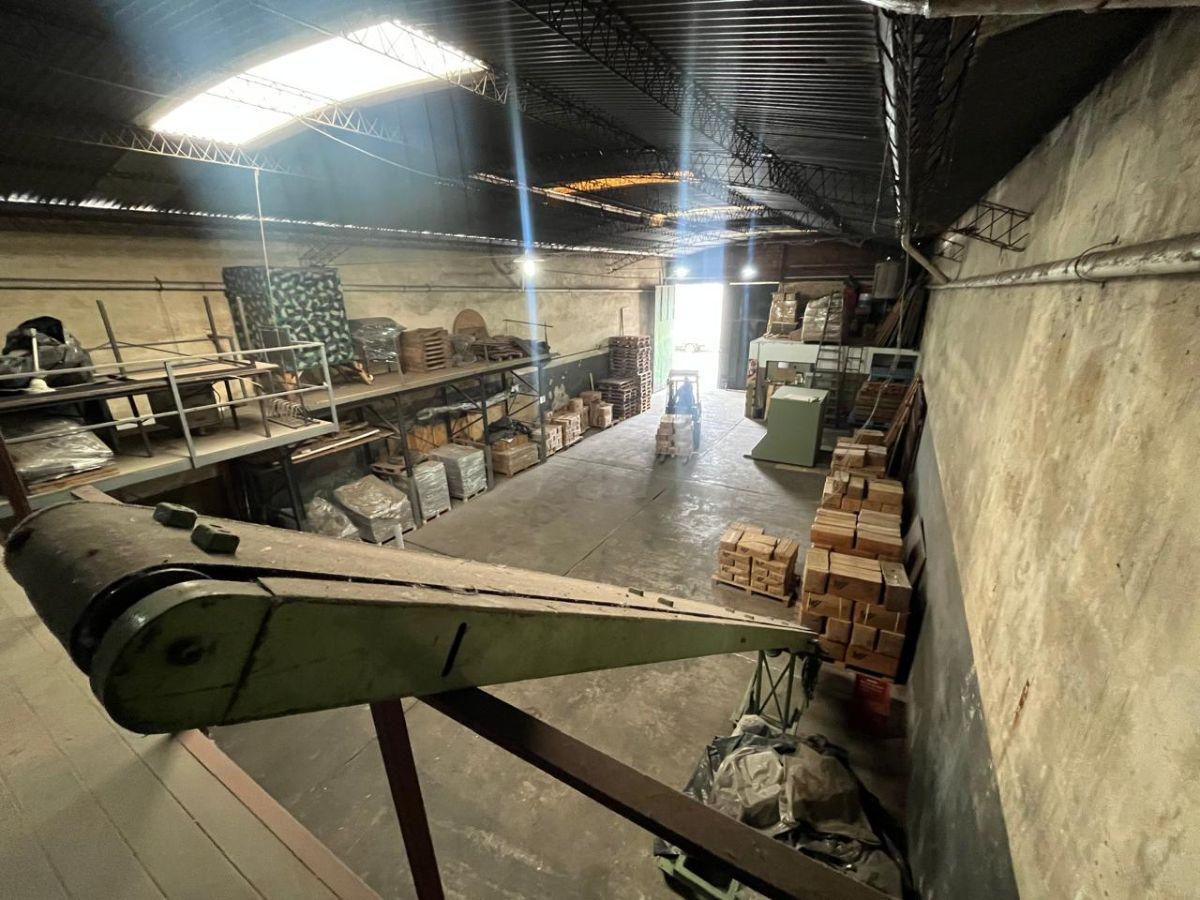 Foto de Depósito de 301 m² en alquiler en Villa Soldati, imagen 1