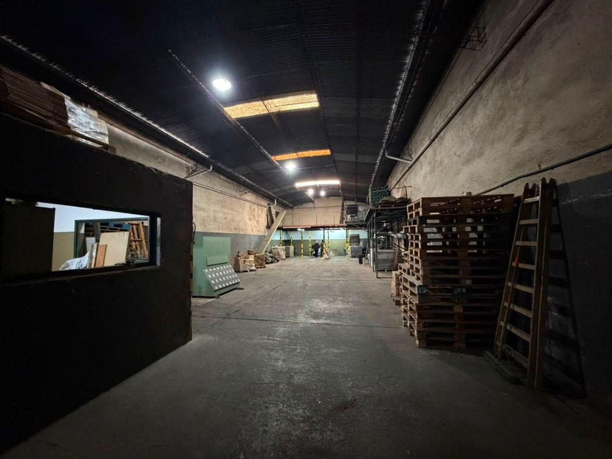 Foto de Galpon de 301 m² cubiertos en alquiler en Villa Soldati, imagen 3