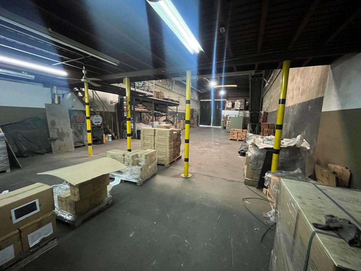Foto de Galpon de 301 m² cubiertos en alquiler en Villa Soldati, imagen 1