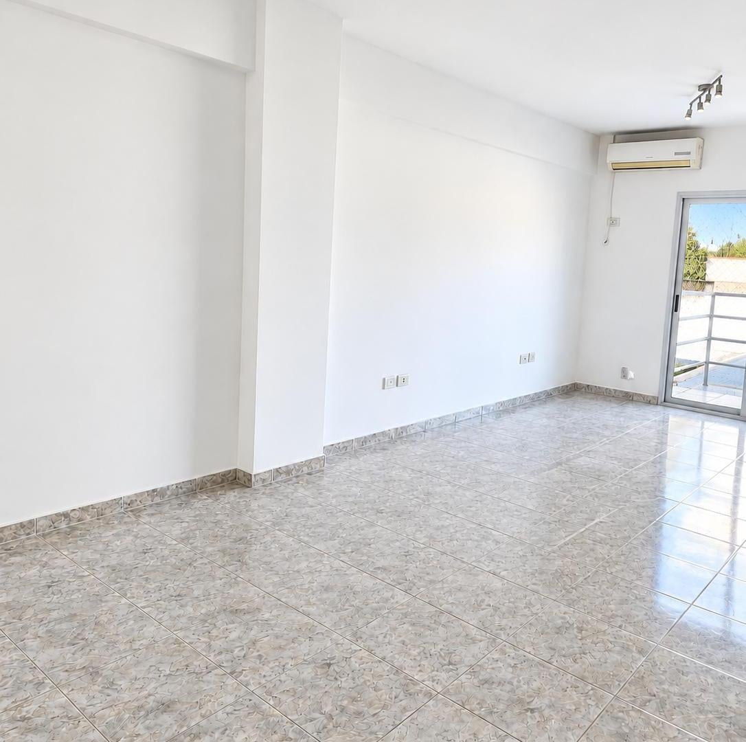 Foto de Departamento 2 amb con patio y balcón en venta en Parque Avellaneda, imagen 5
