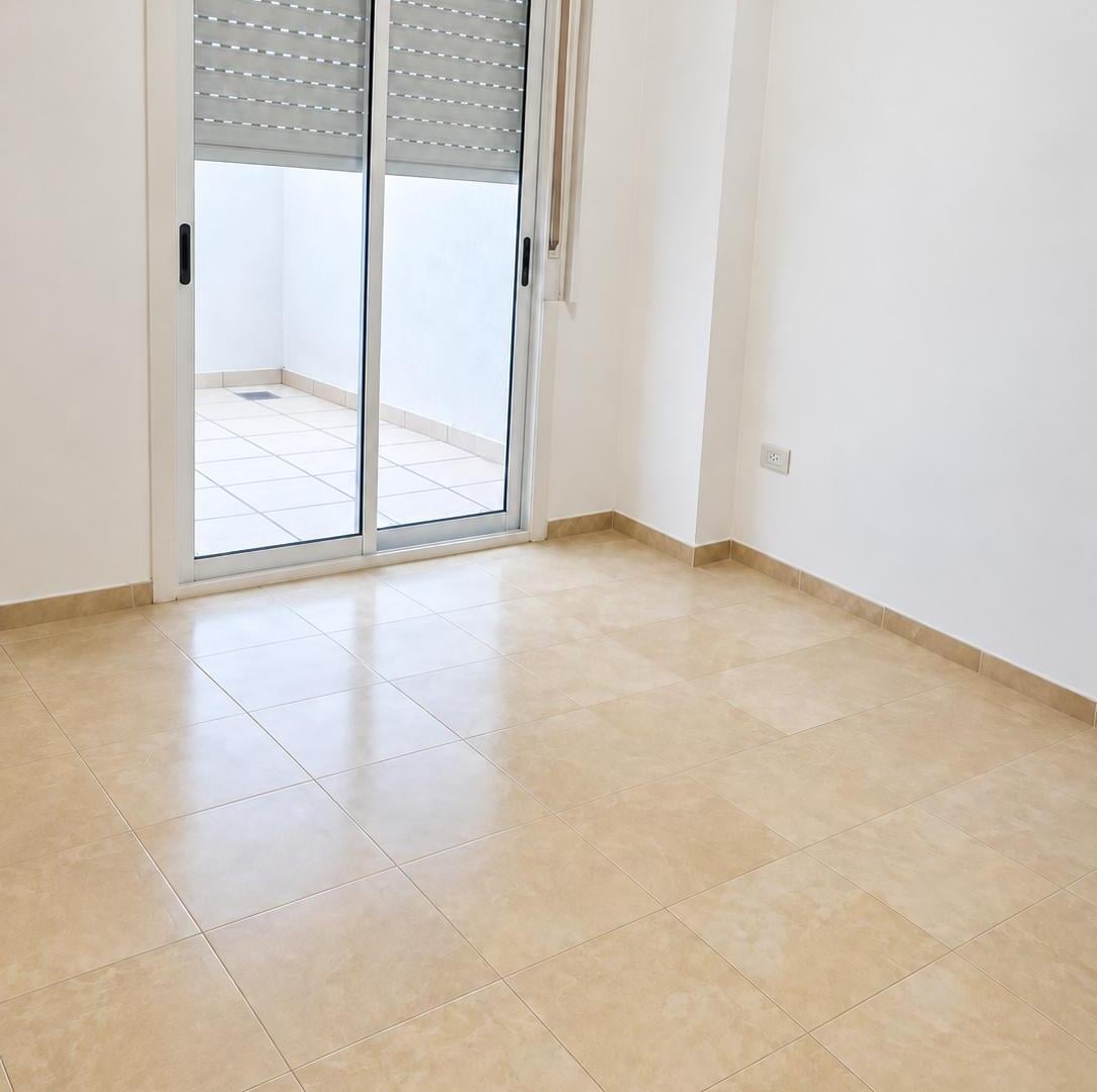 Foto de Departamento 2 amb con patio y balcón en venta en Parque Avellaneda, imagen 3