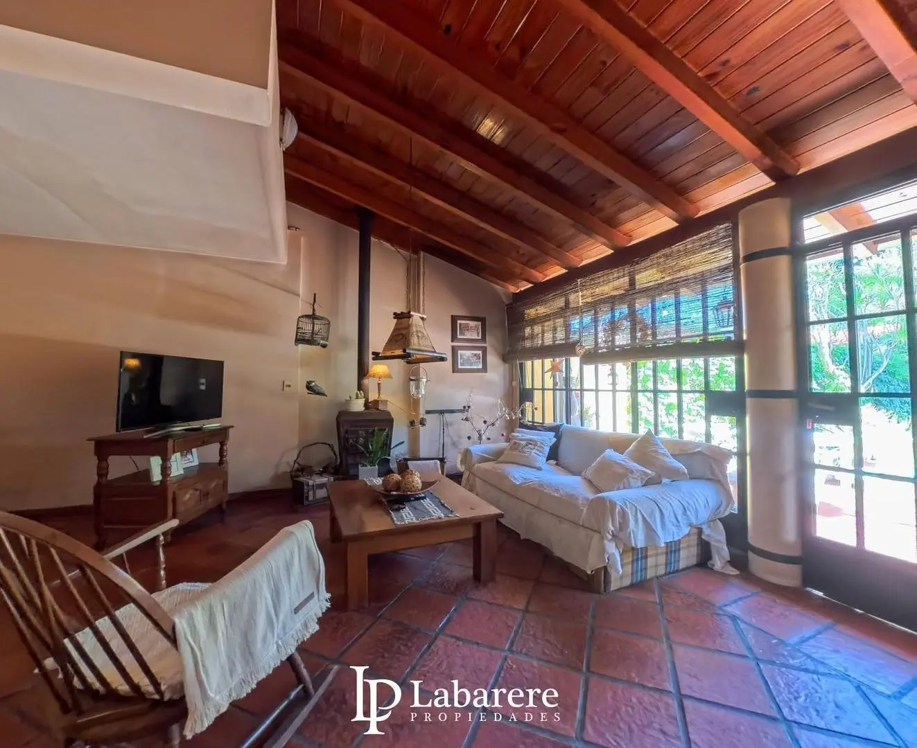 Casa en Villa Sarmiento, cuatro ambientes. 1