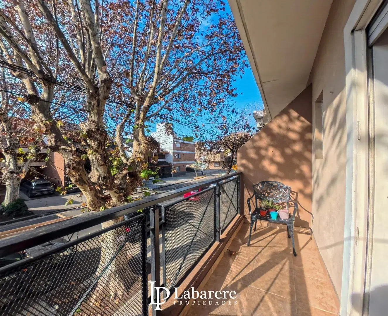 PH 3 Ambientes en Venta en Villa Luro con Parrilla, Patio y Balcones. 2
