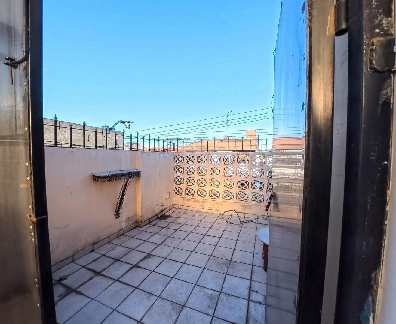 Foto de PH 3 ambientes en venta en Ramos Mejía – Entrada independiente y balcón, imagen 5