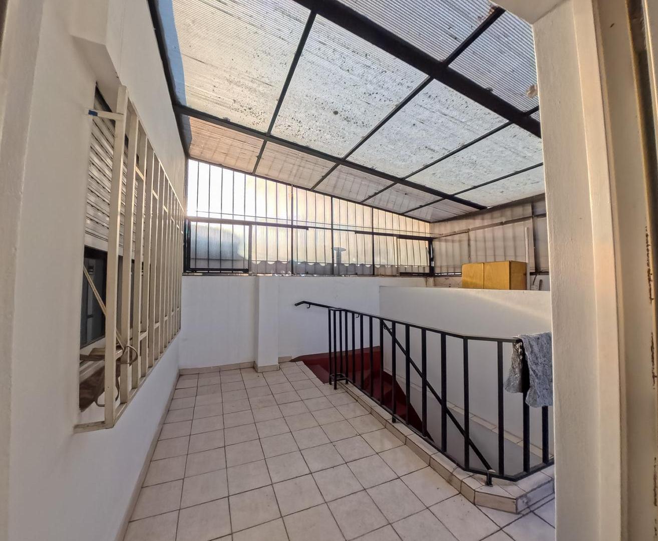 Foto de PH 3 ambientes en venta en Ramos Mejía – Entrada independiente y balcón, imagen 2