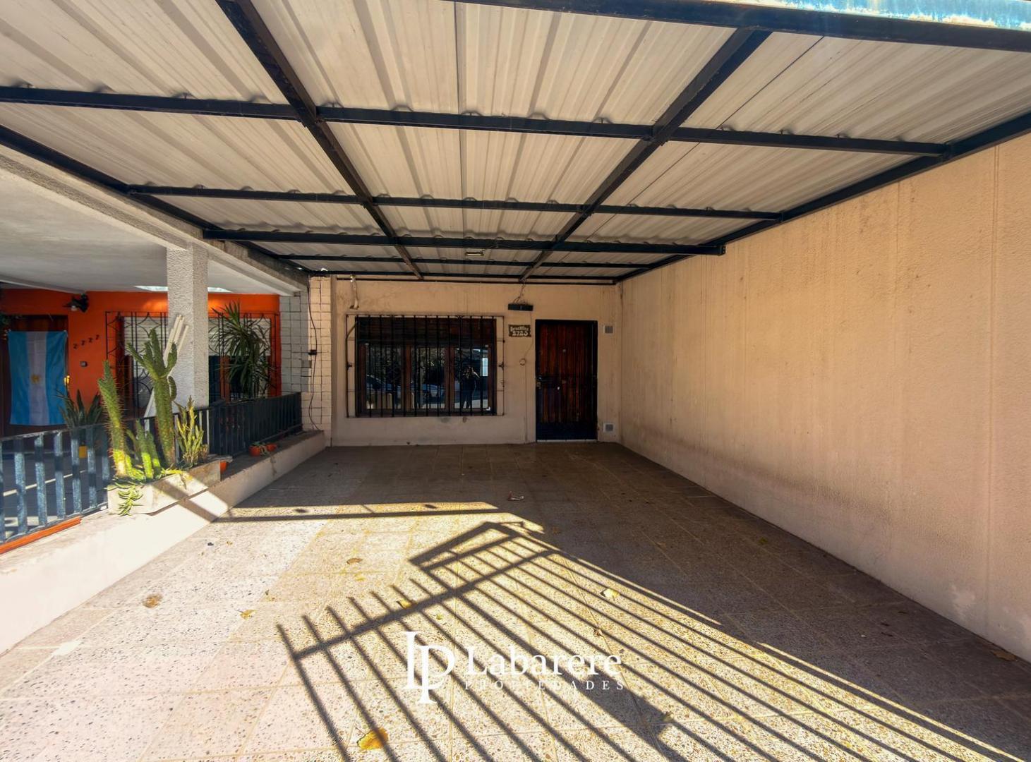 Foto de Dúplex 4 ambientes en venta en Ramos Mejía – 3 dormitorios, cochera y, imagen 2