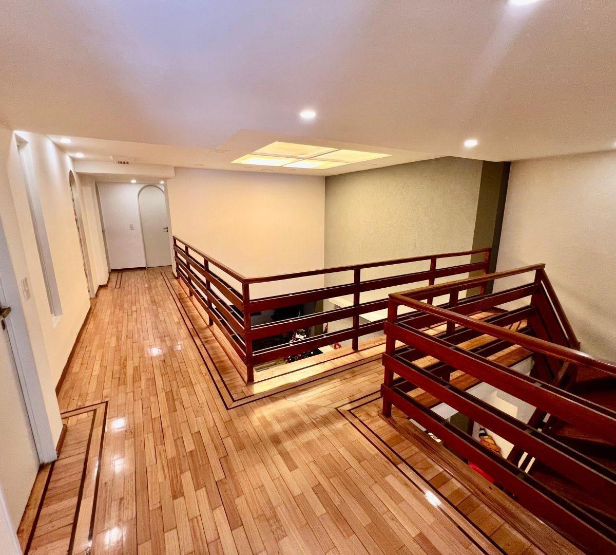 Casa en Lote Propio de 5 Ambientes, en Villa Luro. 2