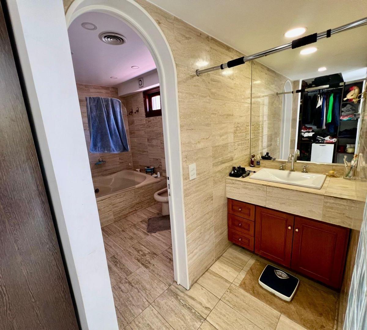 Casa en Lote Propio de 5 Ambientes, en Villa Luro. 3