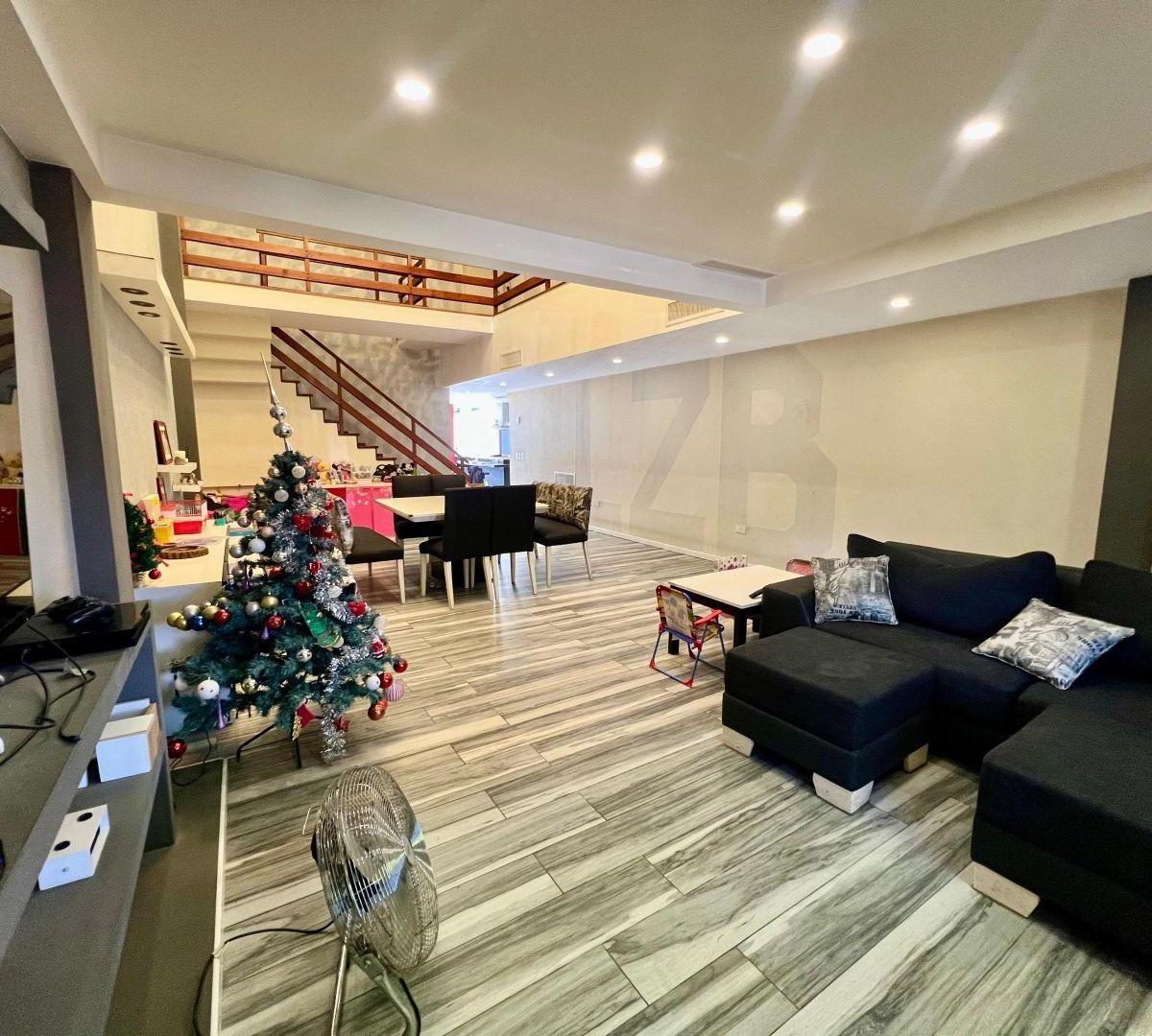 Casa en Lote Propio de 5 Ambientes, en Villa Luro. 1