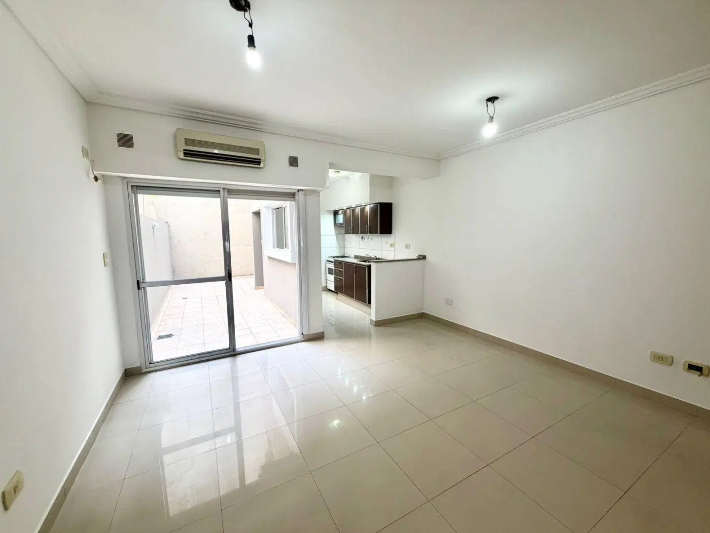 Alquiler Departamento 2 ambientes con patio, en Liniers 3