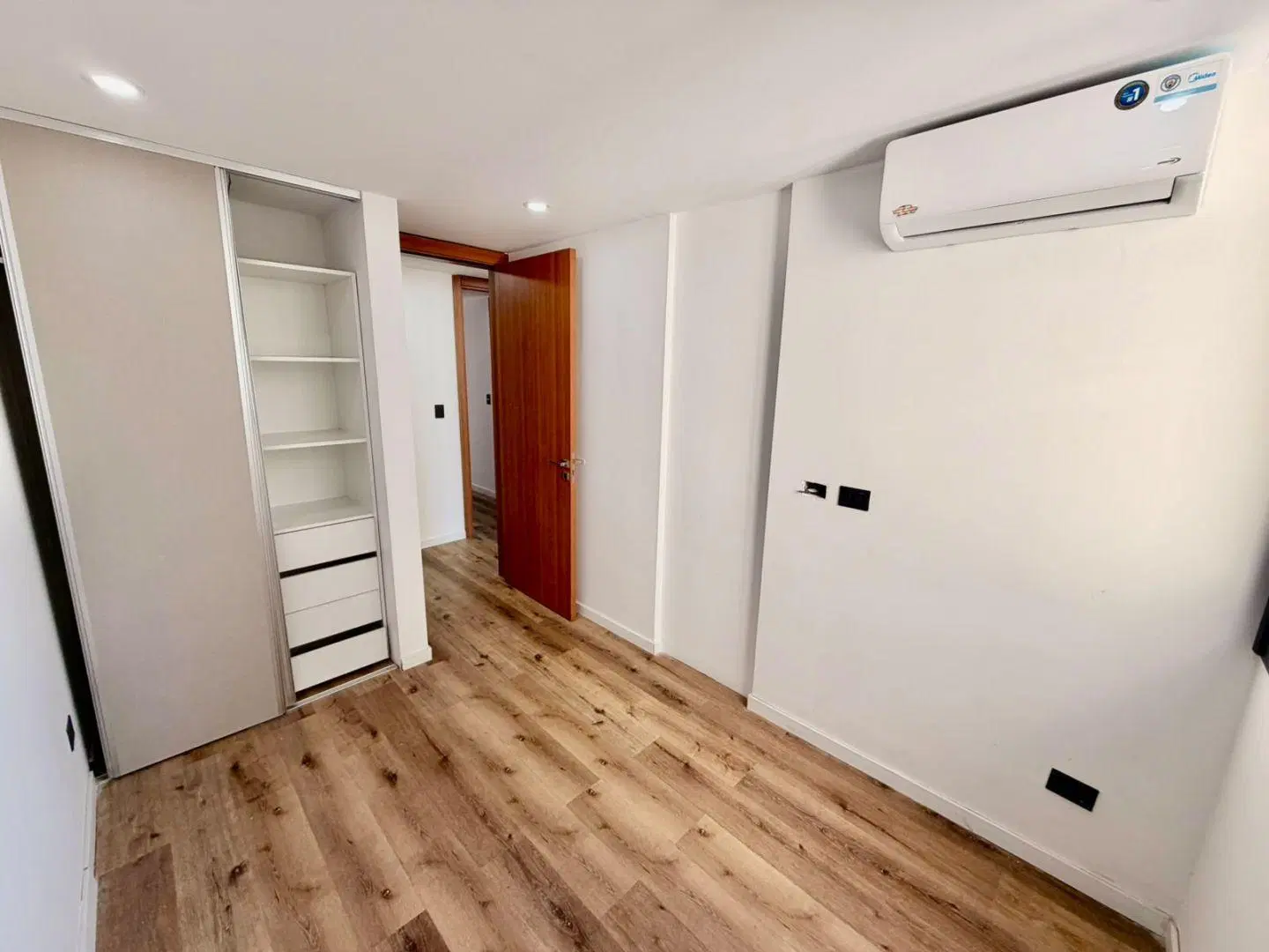 Alquiler Departamento 4 Ambientes con Cochera, Liniers 8