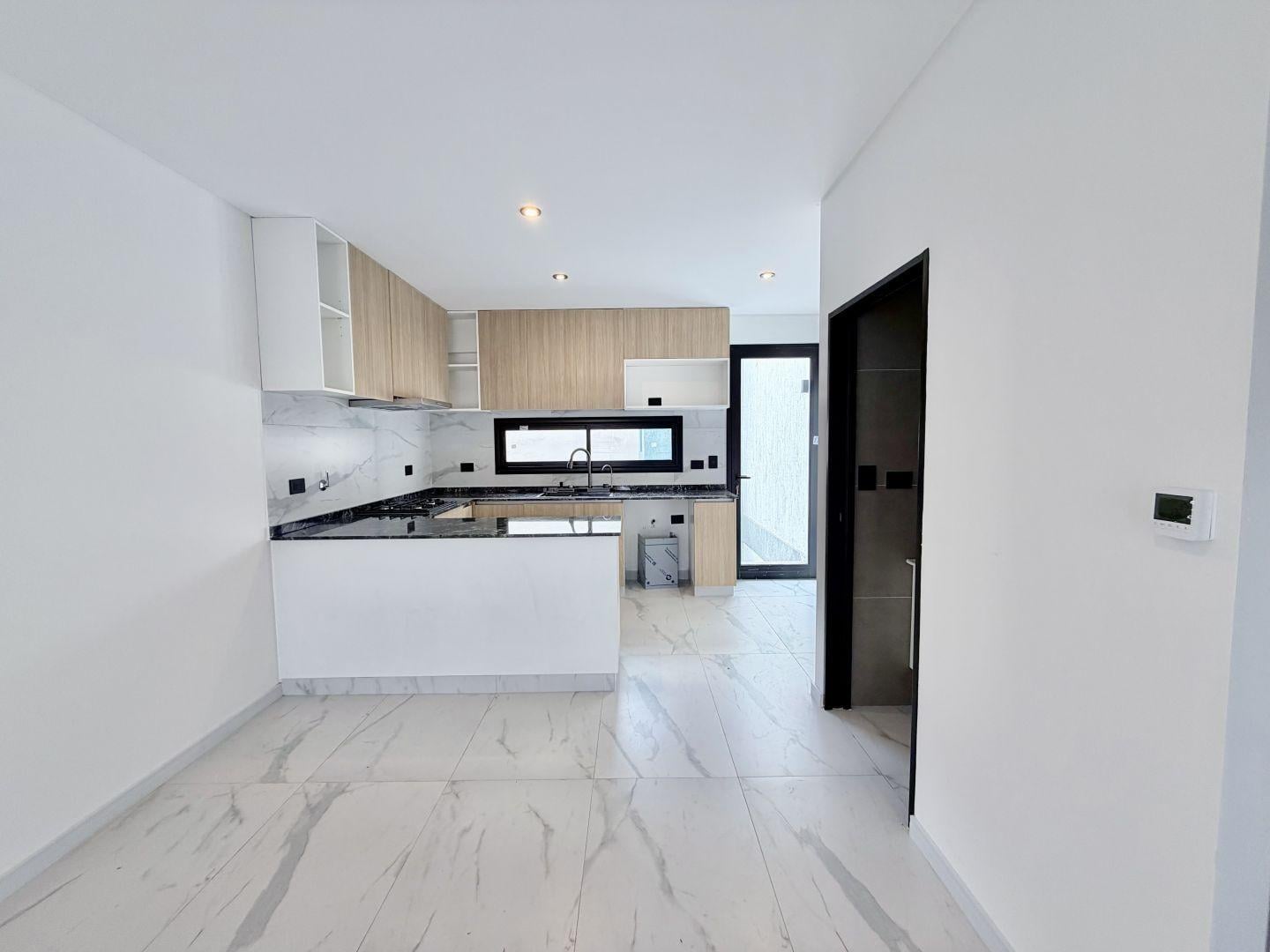 Foto de Dúplex 4 Ambientes Premium a la Venta | Cochera 3/4 Autos | Balcón, imagen 2