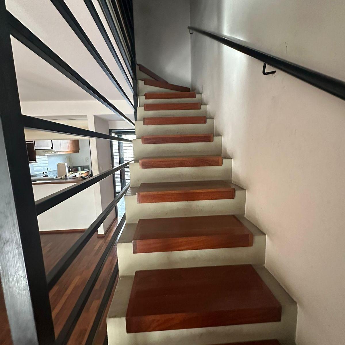 Foto de EXCELENTE TRIPLEX EN VENTA DE 2 DORM. DE CATEGORIA. 39 E/ 2 Y 3, imagen 3