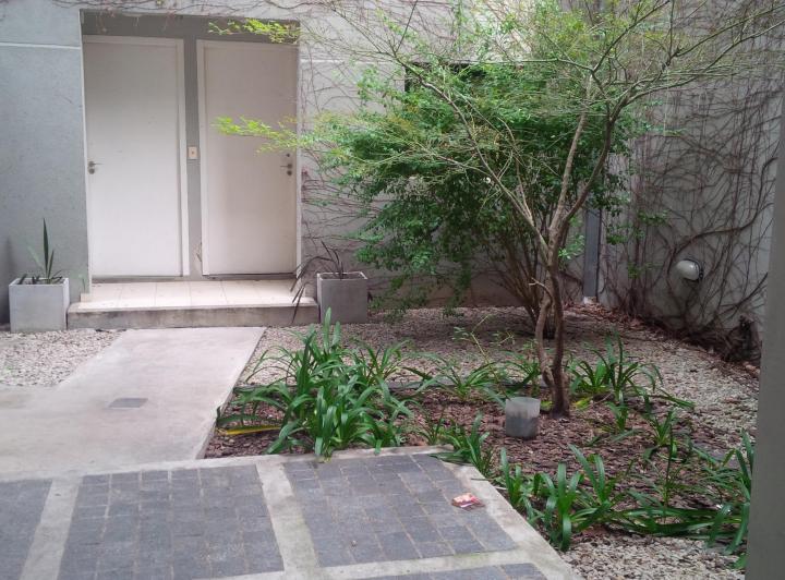 Alquiler depto 1 dorm tipo duplex con patio en 11/63  4