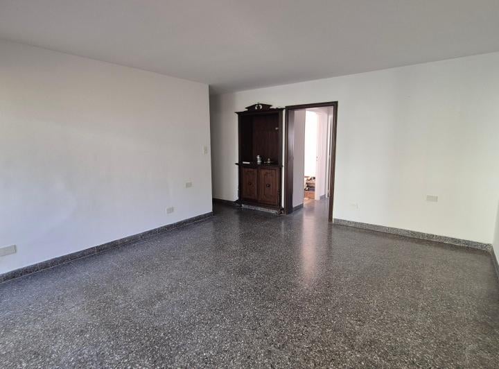 ALQUILER! AMPLIO DPTO CENTRICO 2 DORM. CON DOS PATIOS, 6 Y 48 2
