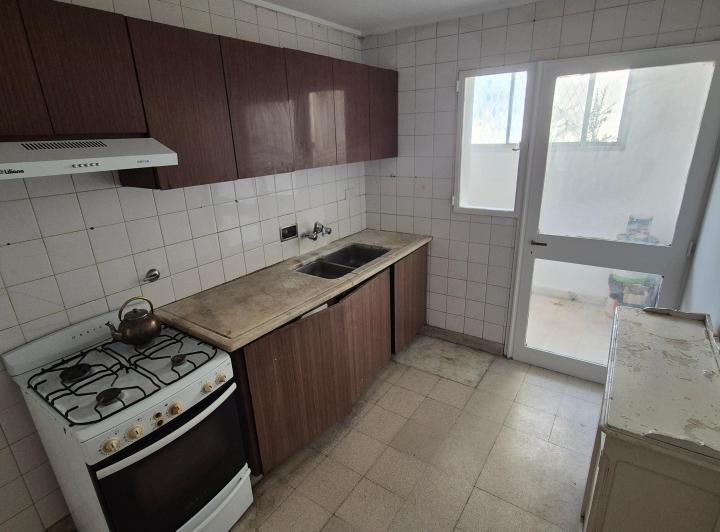 ALQUILER! AMPLIO DPTO CENTRICO 2 DORM. CON DOS PATIOS, 6 Y 48 4