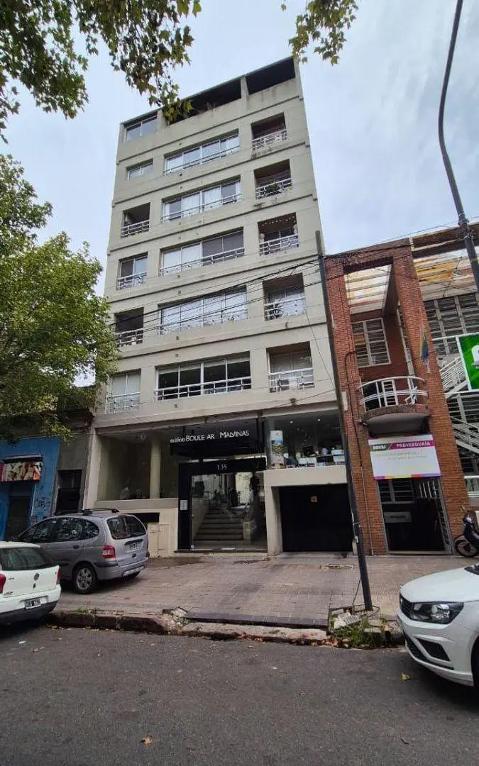 ALQUILER! OFICINA / LOCAL AMOBLADO, APTO VARIOS DESTINOS, EXCELENTE ZONA 51 e/ 17 y 18 2