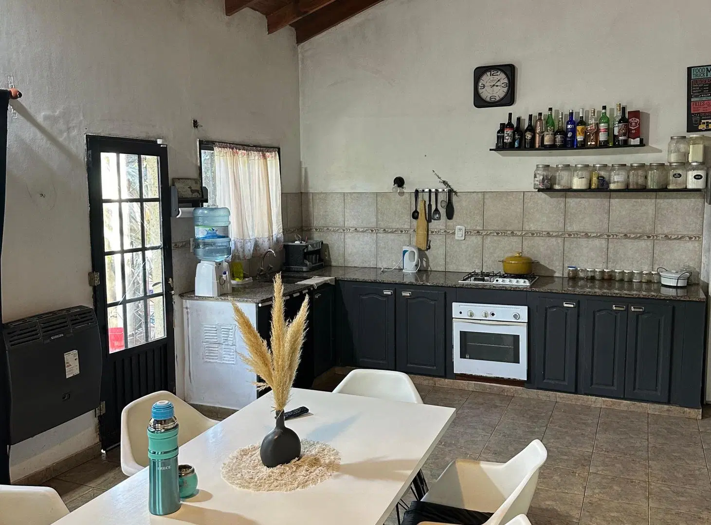 Casa en Alquiler 4 Dorm
458 N°s/n e/ 23 y 24 5