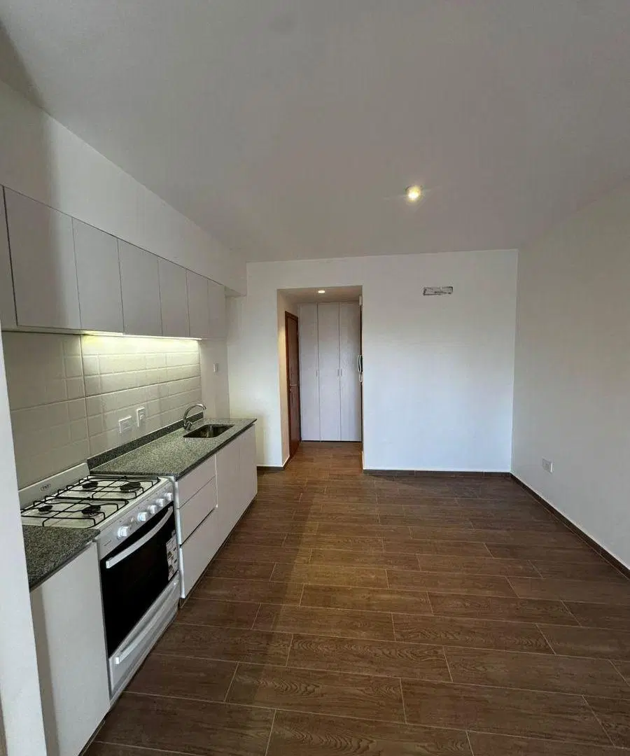 ALQUILER! EXCELENTE MONOAMBIENTE CON BALCON AL FRENTE, DE CATEGORIA, A ESTRENAR! 43 E/ 15 Y 16 4