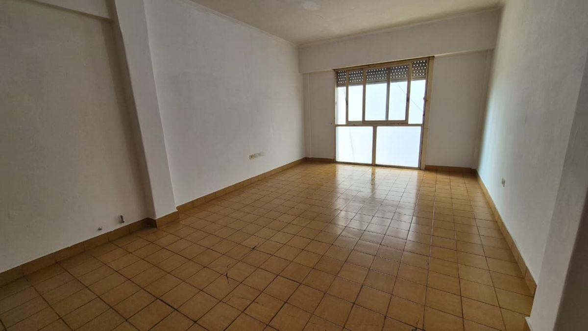 Foto de ALQUILER! AMPLIO DPTO 2 DORMITORIOS, CALLE 17 ESQ 60, imagen 2