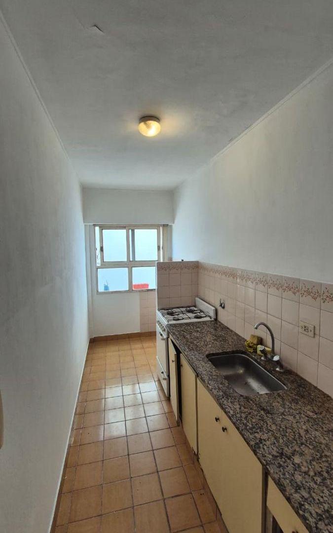 Foto de ALQUILER! AMPLIO DPTO 2 DORMITORIOS, CALLE 17 ESQ 60, imagen 4