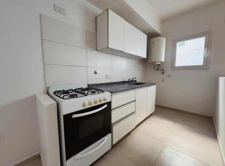 Venta Departamento 3 amb con cochera Tigre centro 3