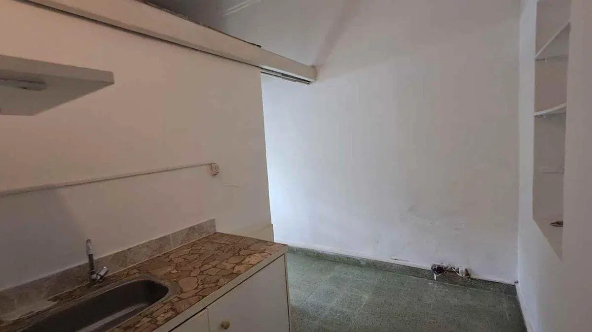 VENTA LOCAL EN MATADEROS. SIN EXPENSAS. 4