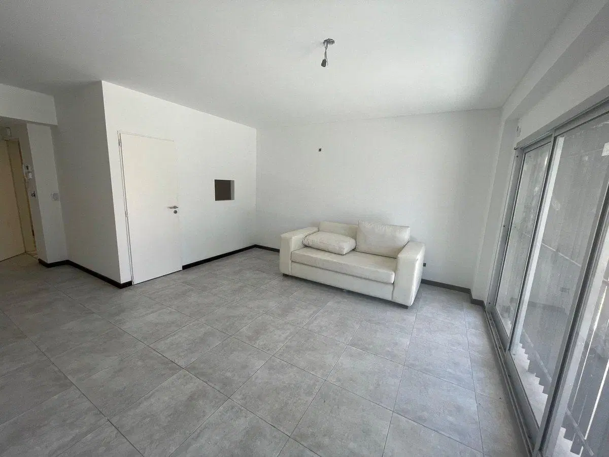 ALQUILER LOCAL COMERCIAL CON 4 COCHERAS VILLA LURO 5
