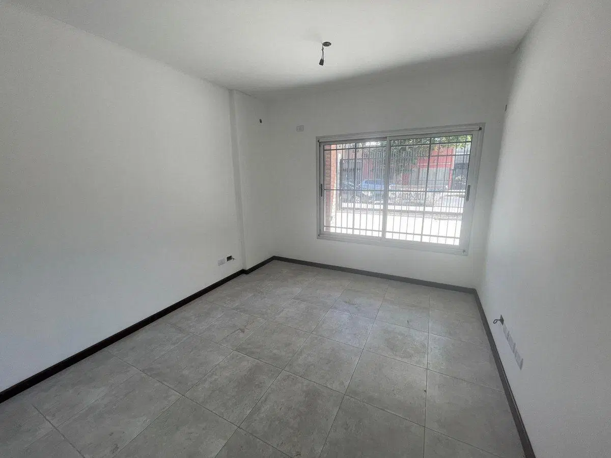 ALQUILER LOCAL COMERCIAL CON 4 COCHERAS VILLA LURO 2