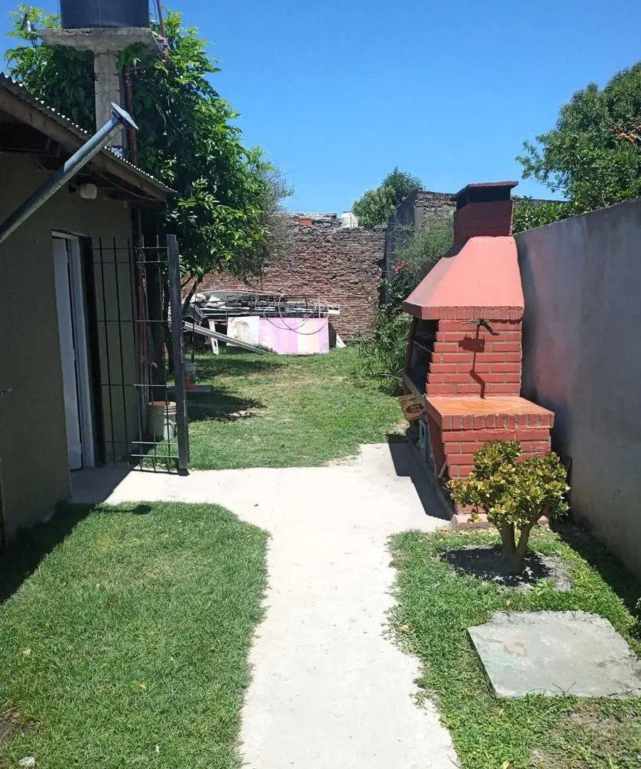 Venta de casa de 3 amb y local comercial en Moreno 2