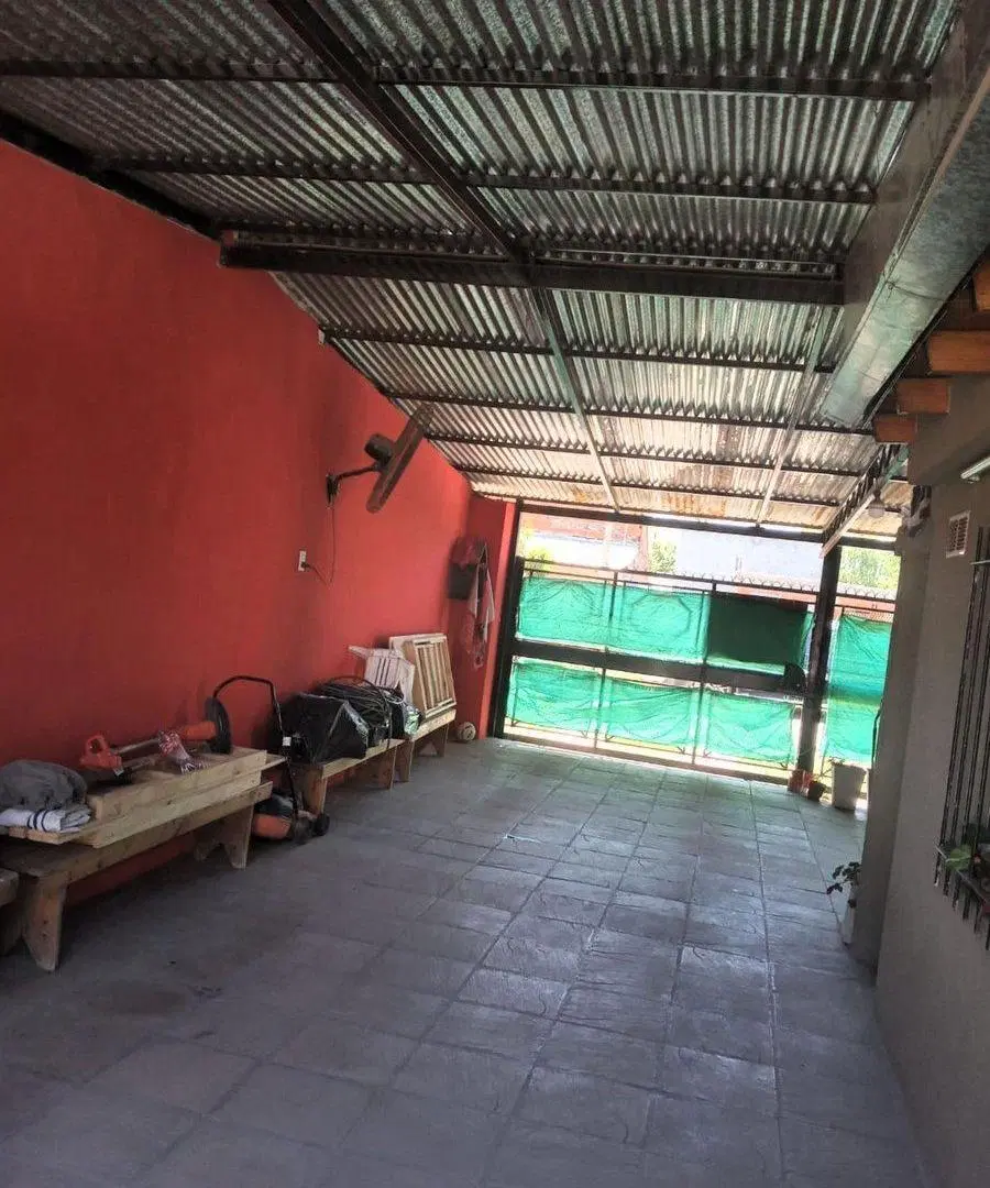 Venta de casa de 3 amb y local comercial en Moreno 3