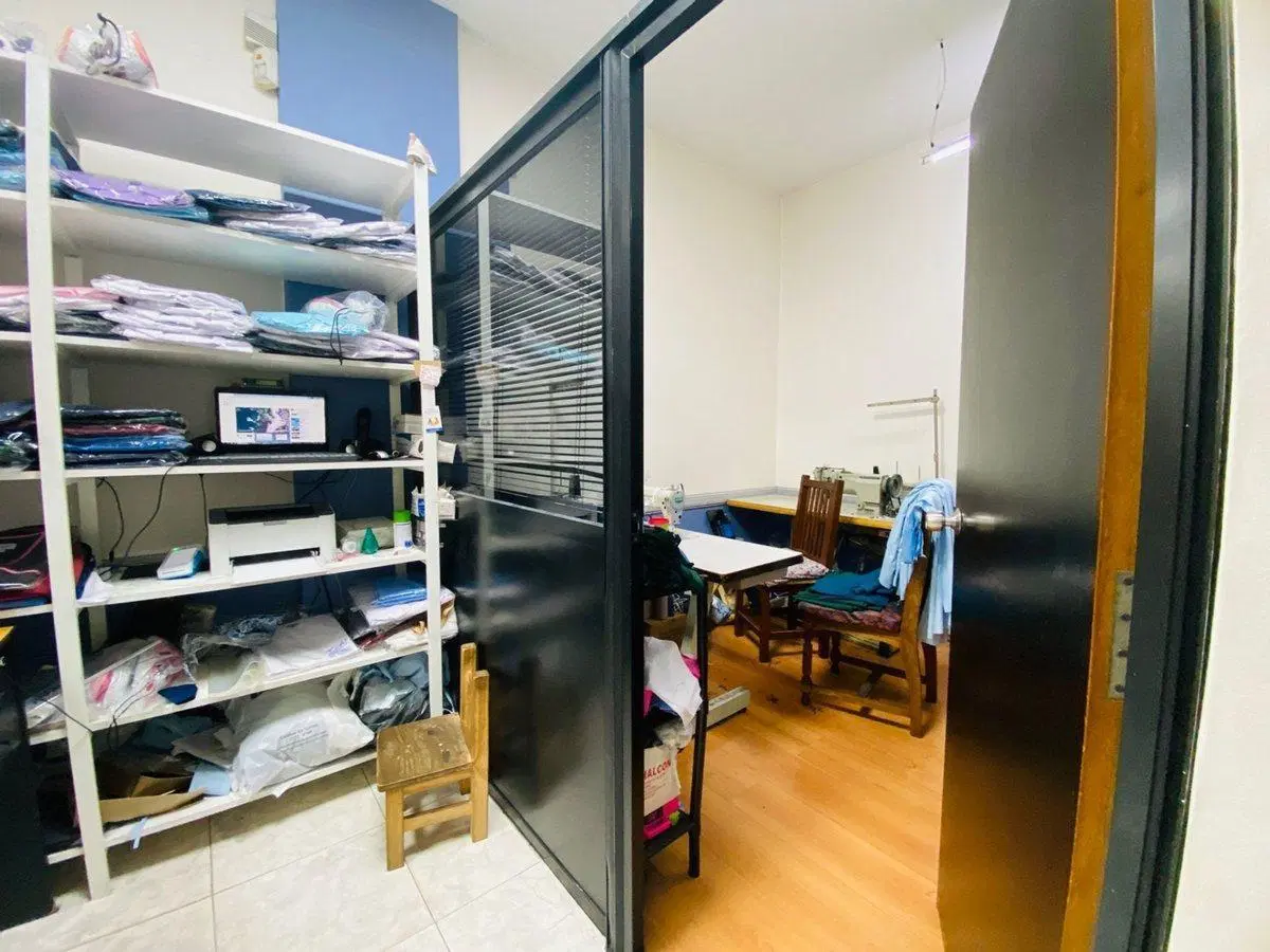 VENTA AMPLIO LOCAL  EN RECOLETA 5