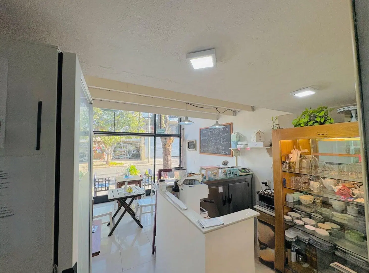 ALQUILER LOCAL COMERCIAL CON COCHERA 2