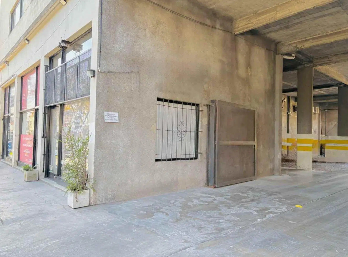 ALQUILER LOCAL COMERCIAL CON COCHERA 4