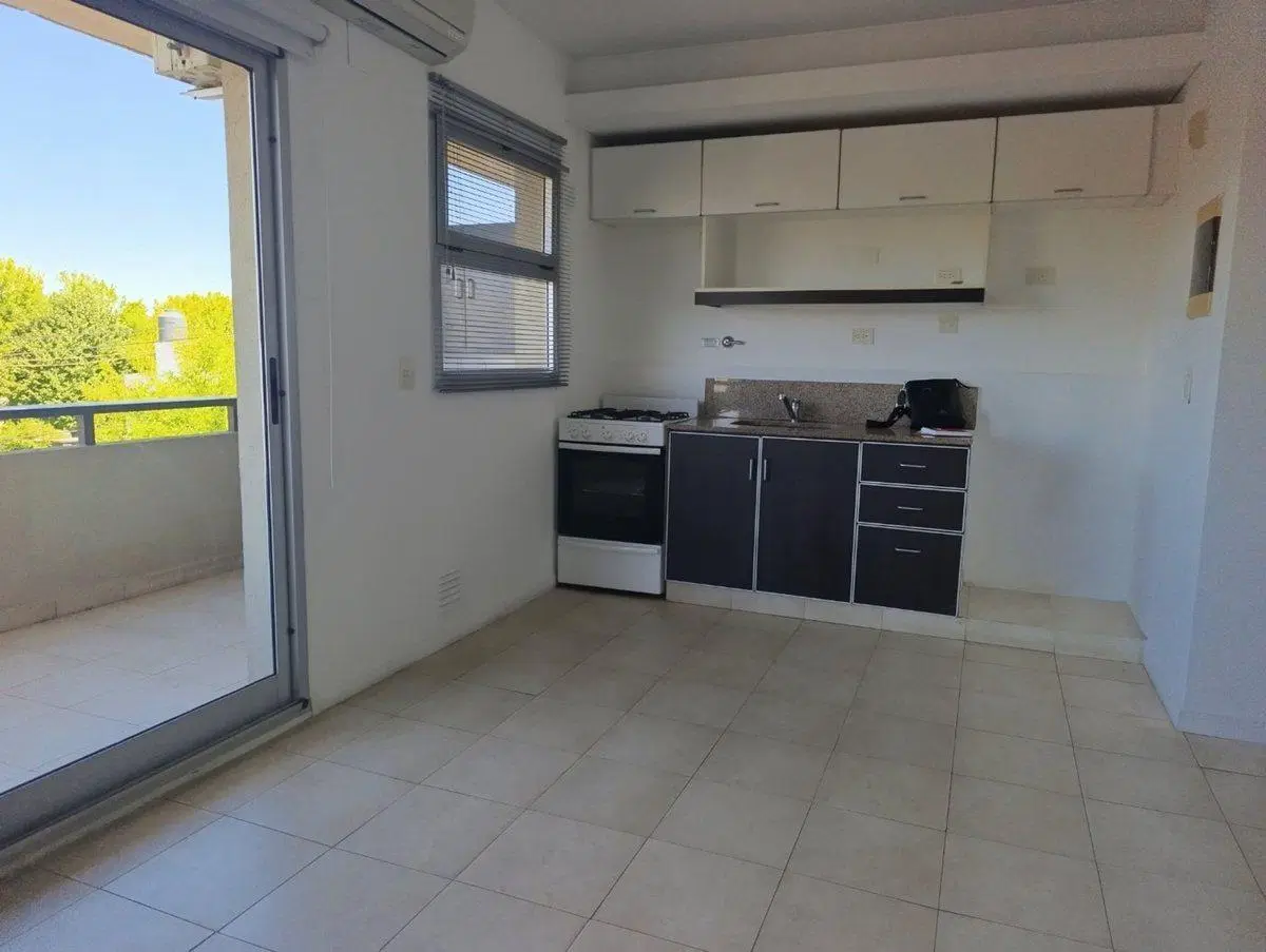 Departamento en Alquiler con balcón en Tigre 5