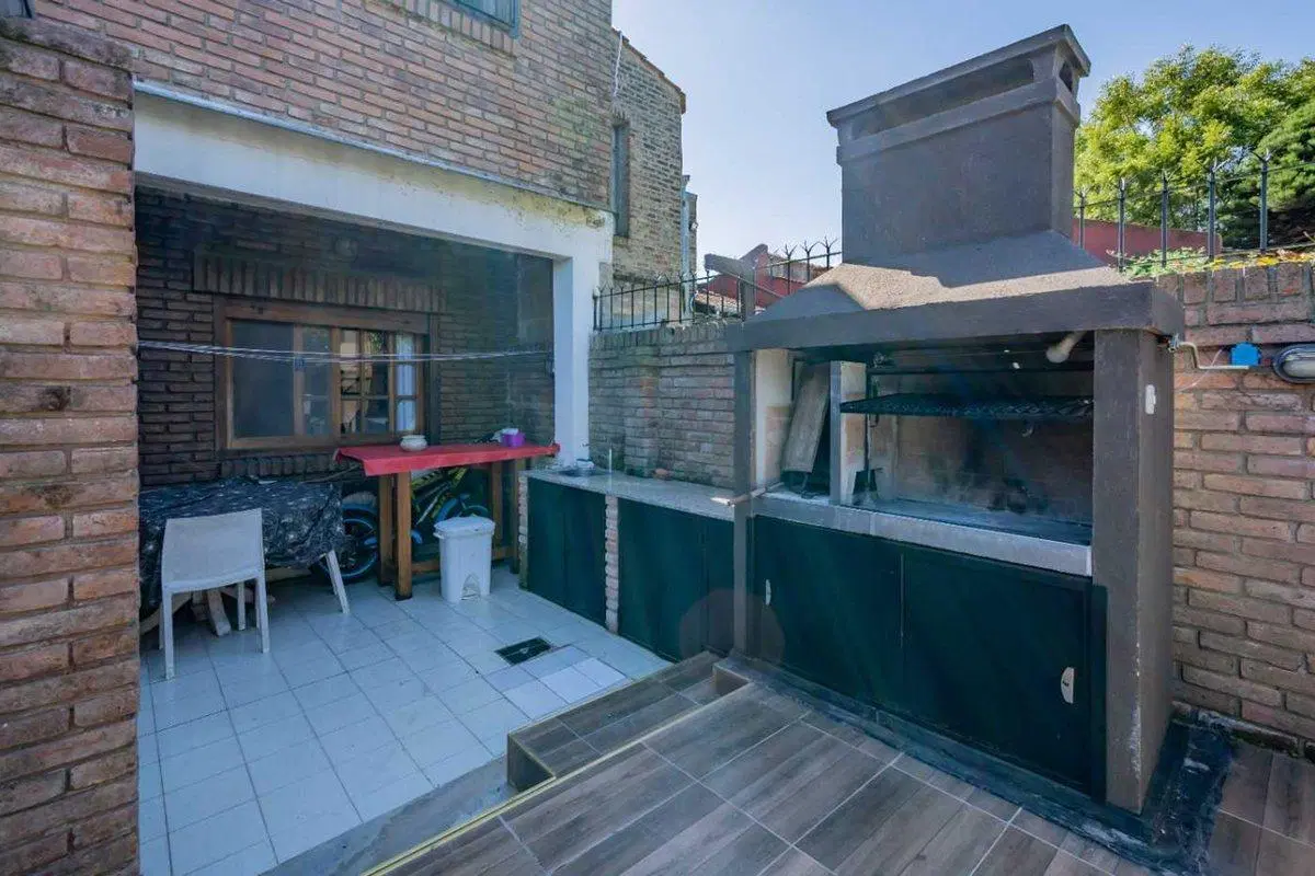 Casa 6 ambientes Garage  Pileta Quincho Beccar 3