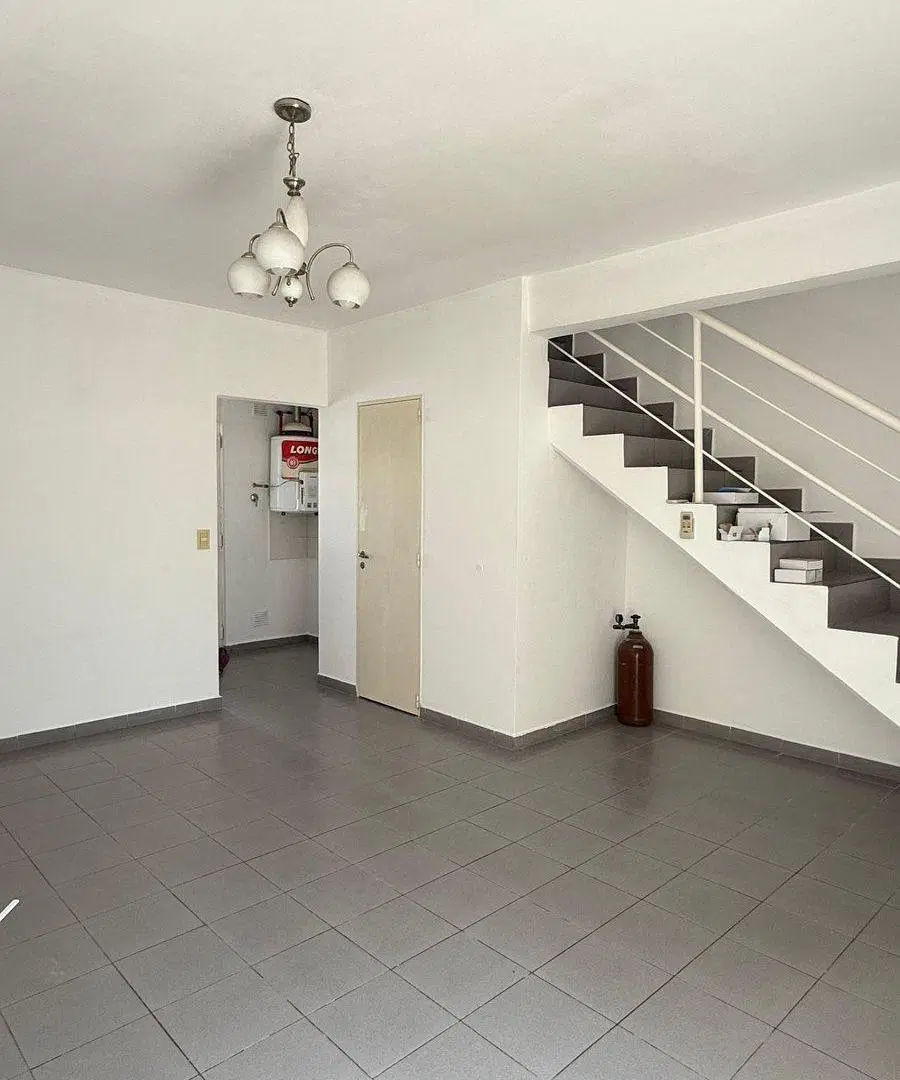 Venta duplex 3 amb con cochera en Pablo Nogues 2