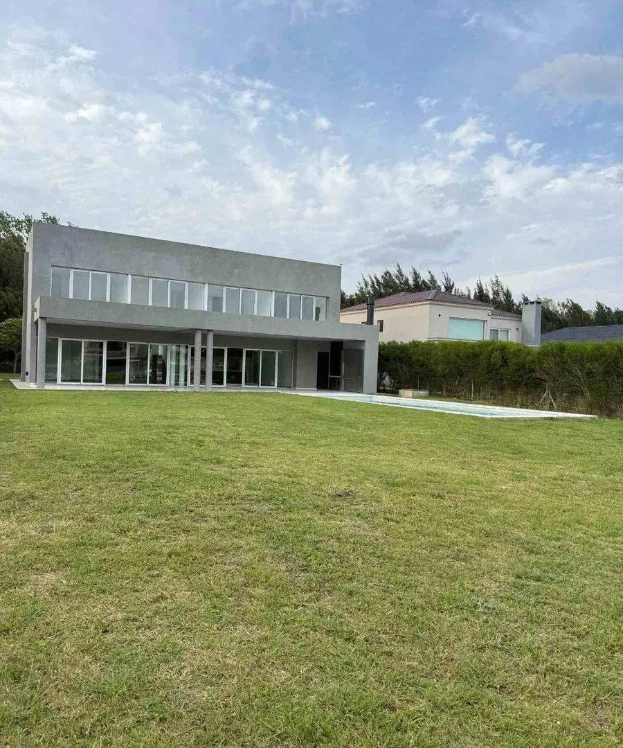 Casa en Venta al rio en Barrio Náutico San Juan 3
