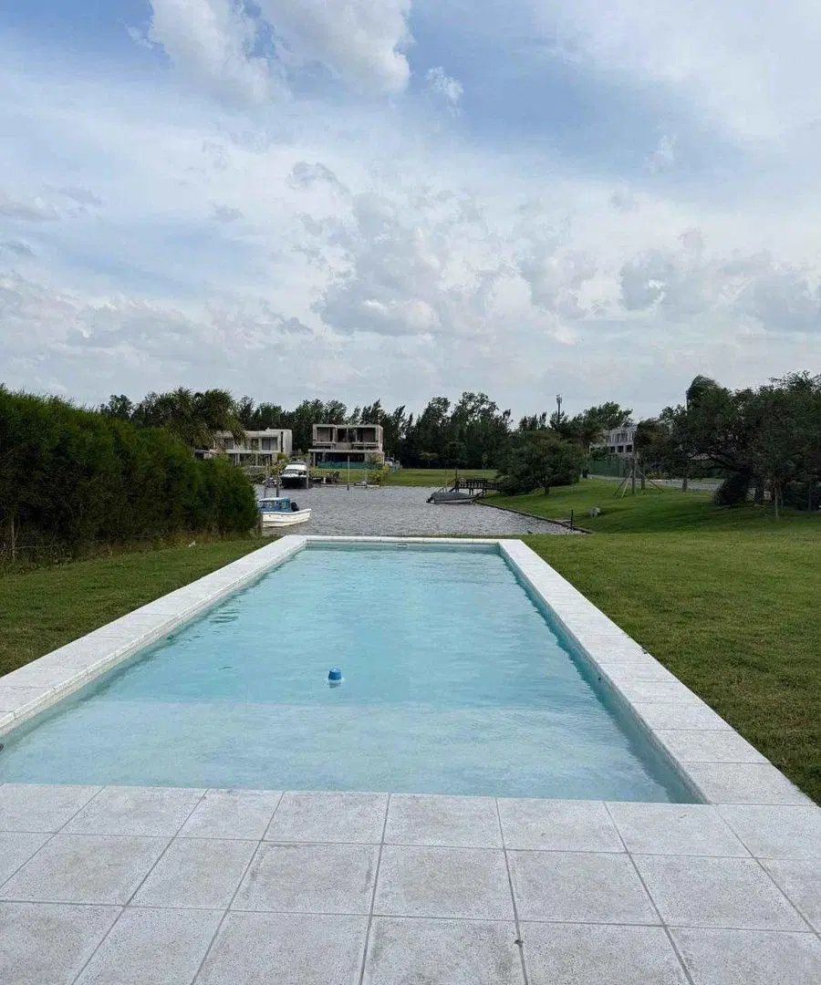 Casa en Venta al rio en Barrio Náutico San Juan 5