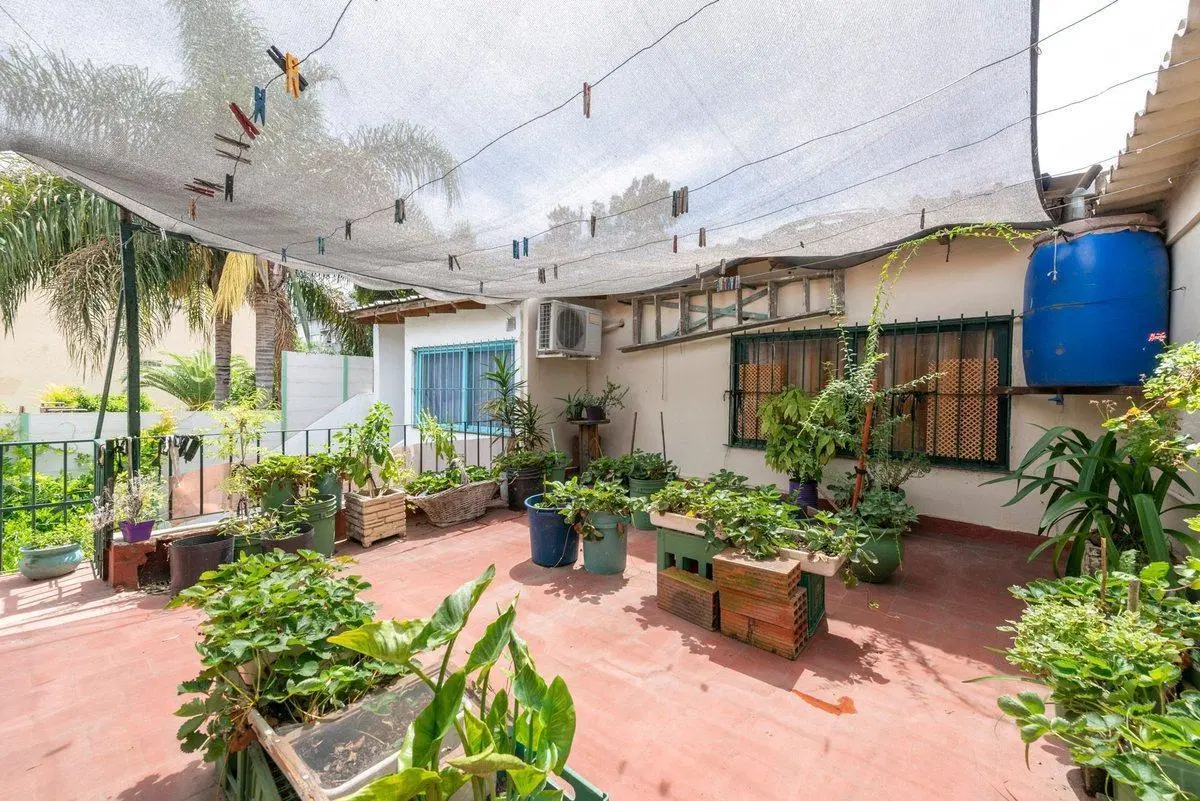 Casa multifamiliar Venta 7 amb. con jardin-Olivos 5
