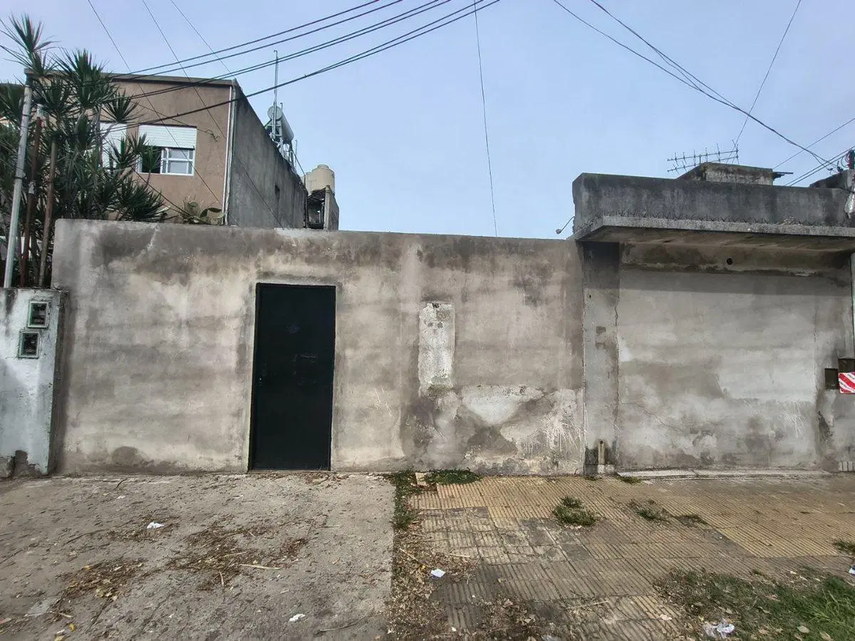 LOTE EN VENTA - MORON 3