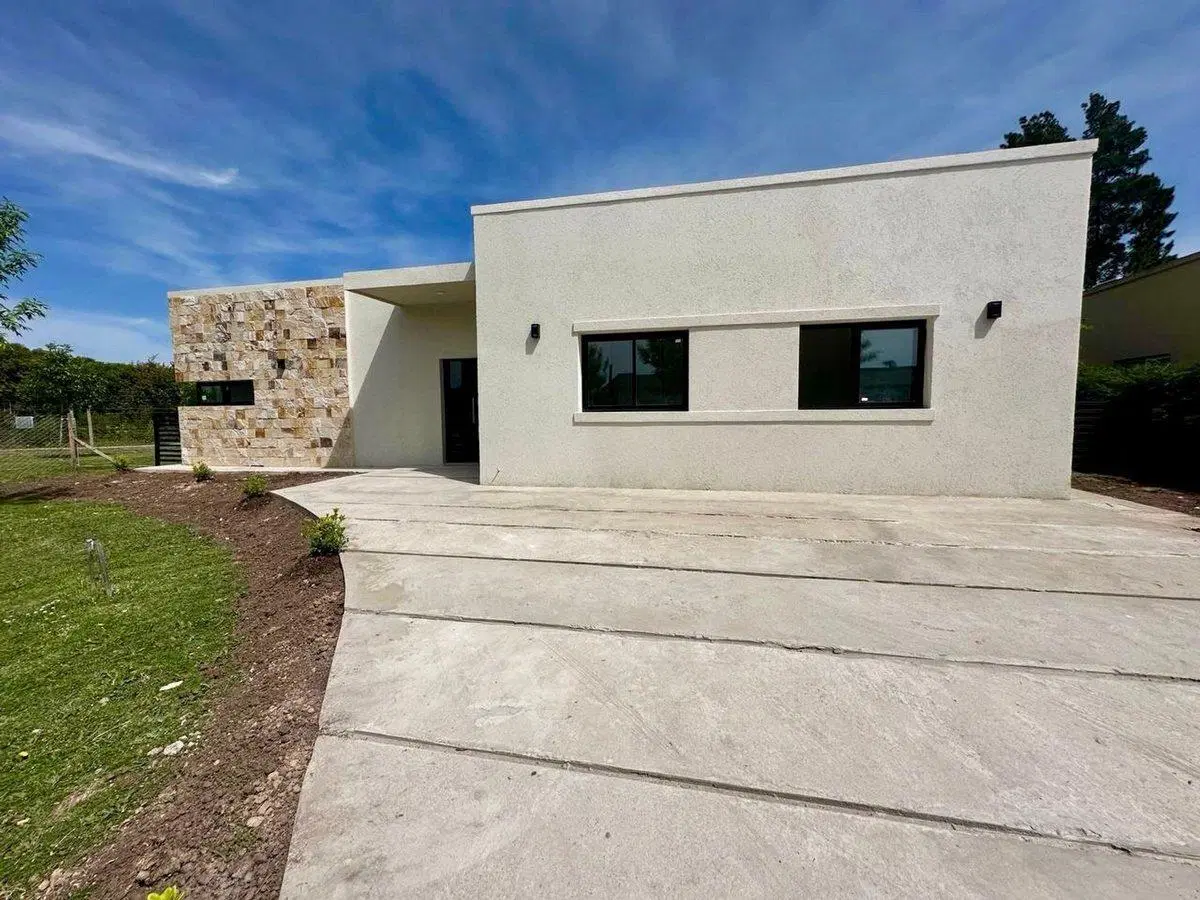 Casa en Venta 4 ambientes en Pilar del Este 3